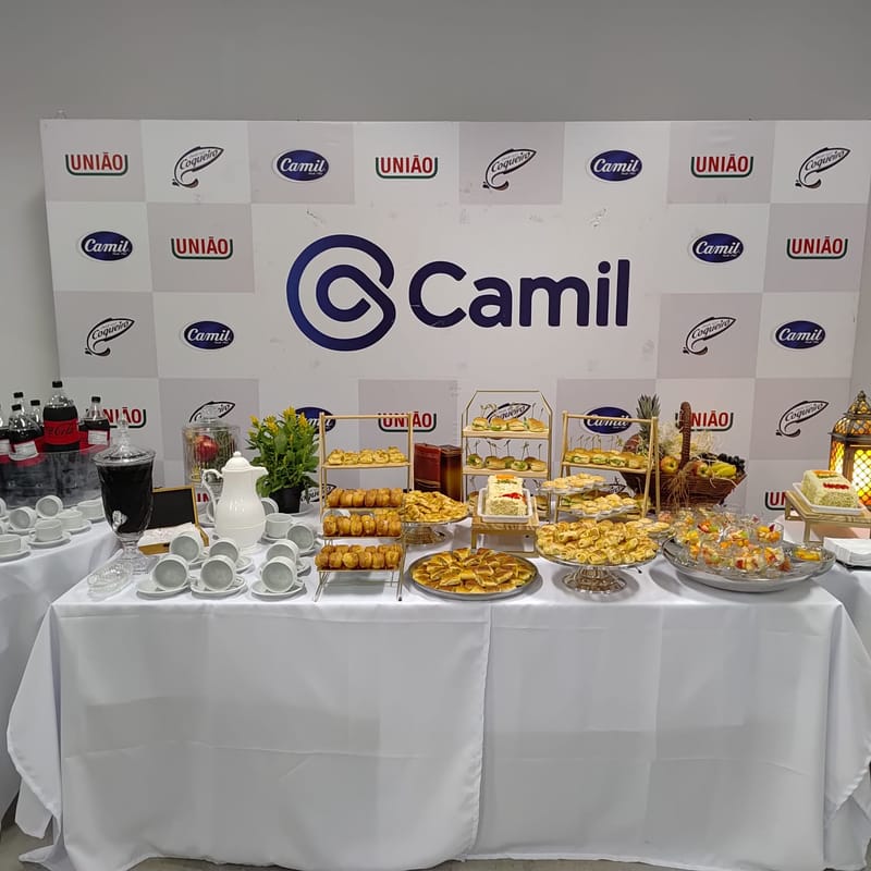 Mesa de coffee break corporativo